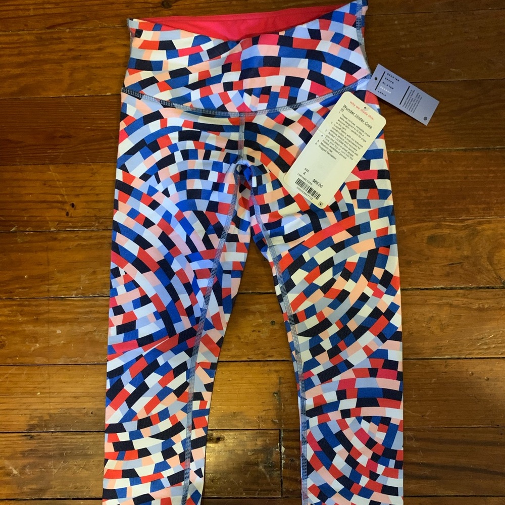 NWT Wunder Under Crop